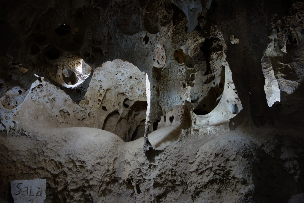 Höhle - Cementerio Chullpas