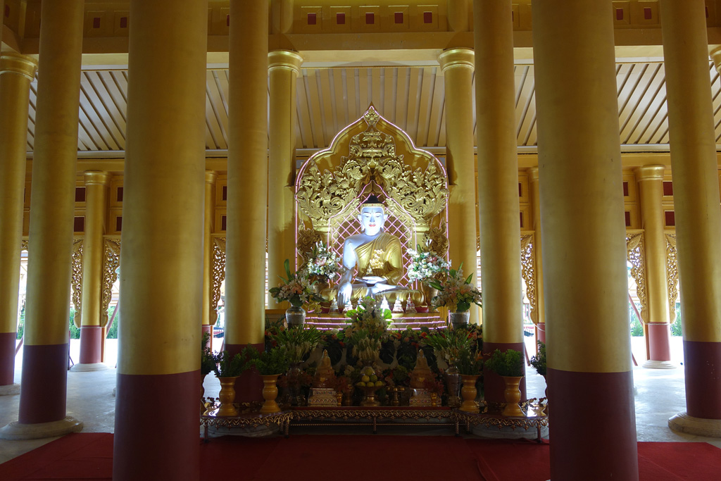 Kyauk Taw Ghy Pagoda - Weitere Statute
