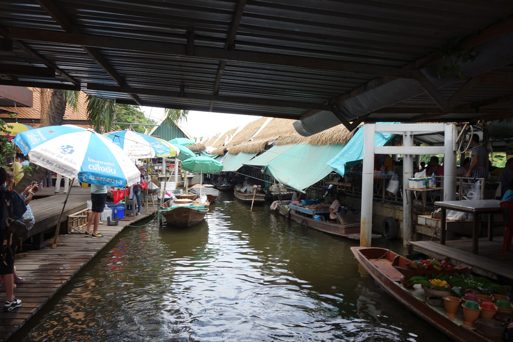 Floating weekend market - Taling Chan