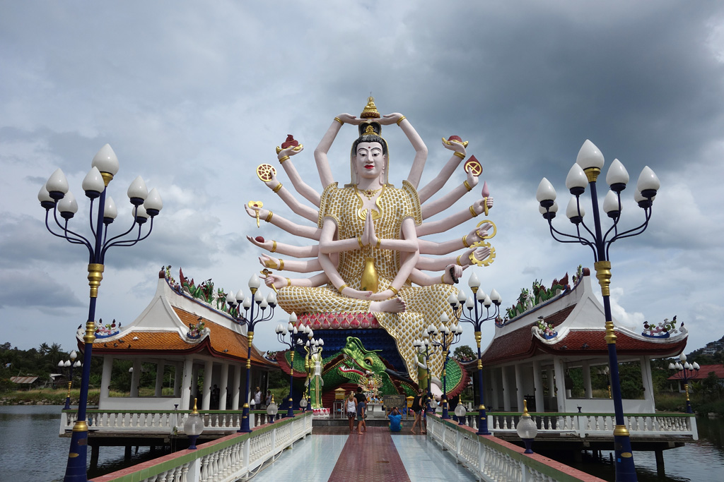 Wat Plai Laem - Guan Yin Statue