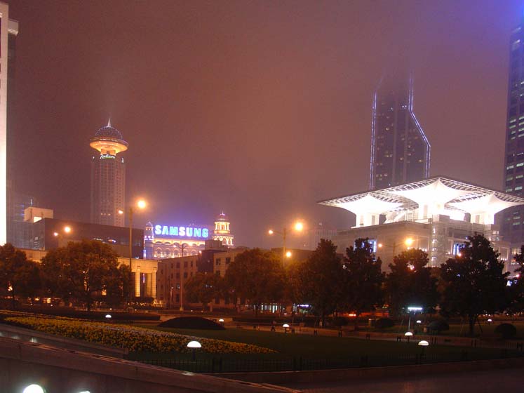 Volksplatz im Nebel - Shanghai