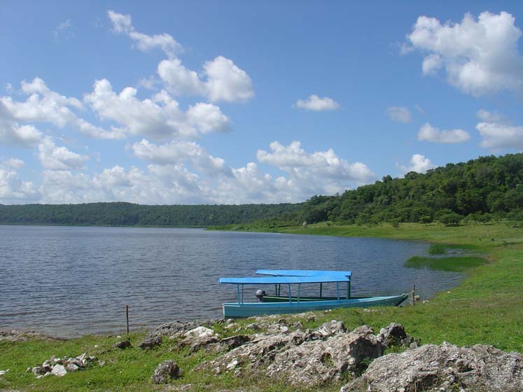 Lago Yaxha