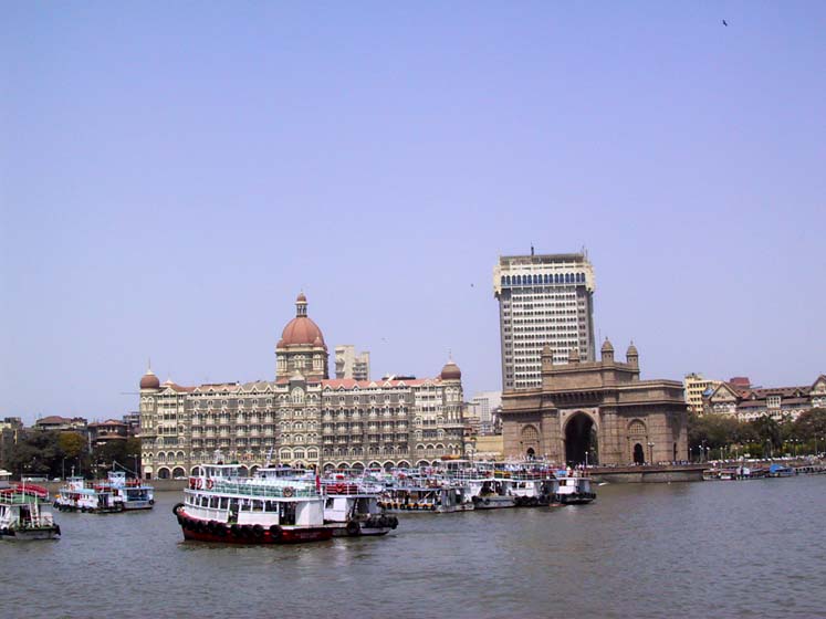 Blick auf das Gateway of India und das Taj Mahal Hotel Mumbai 