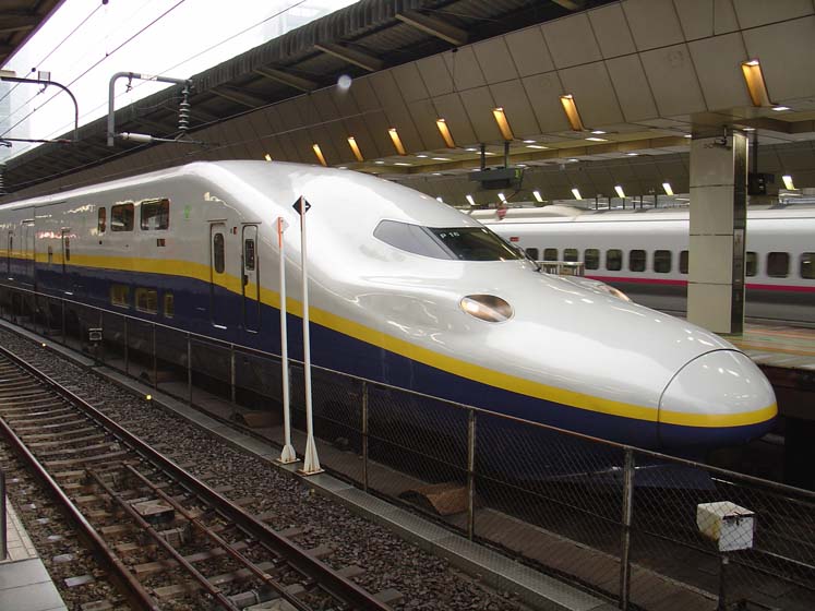 E4 Serie Shinkansen Max - Doppelstockzug