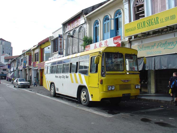 Public Bus zum Bako Nationalpark