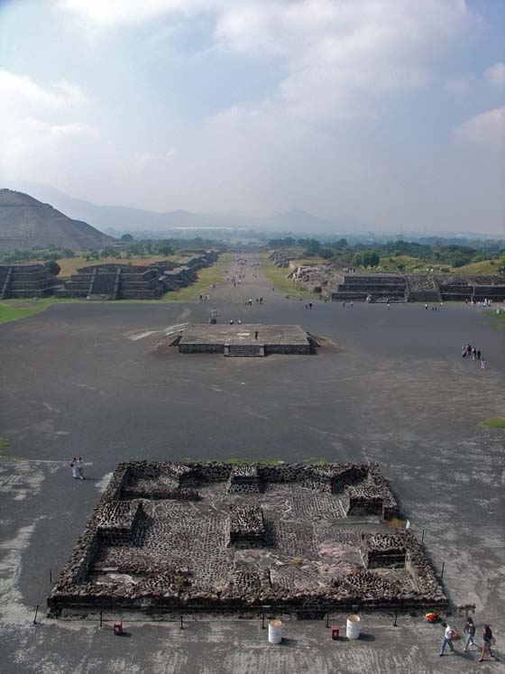 Blick von Pirámide de la Luna nach Süden - Straße der Toten- Teotihuacán