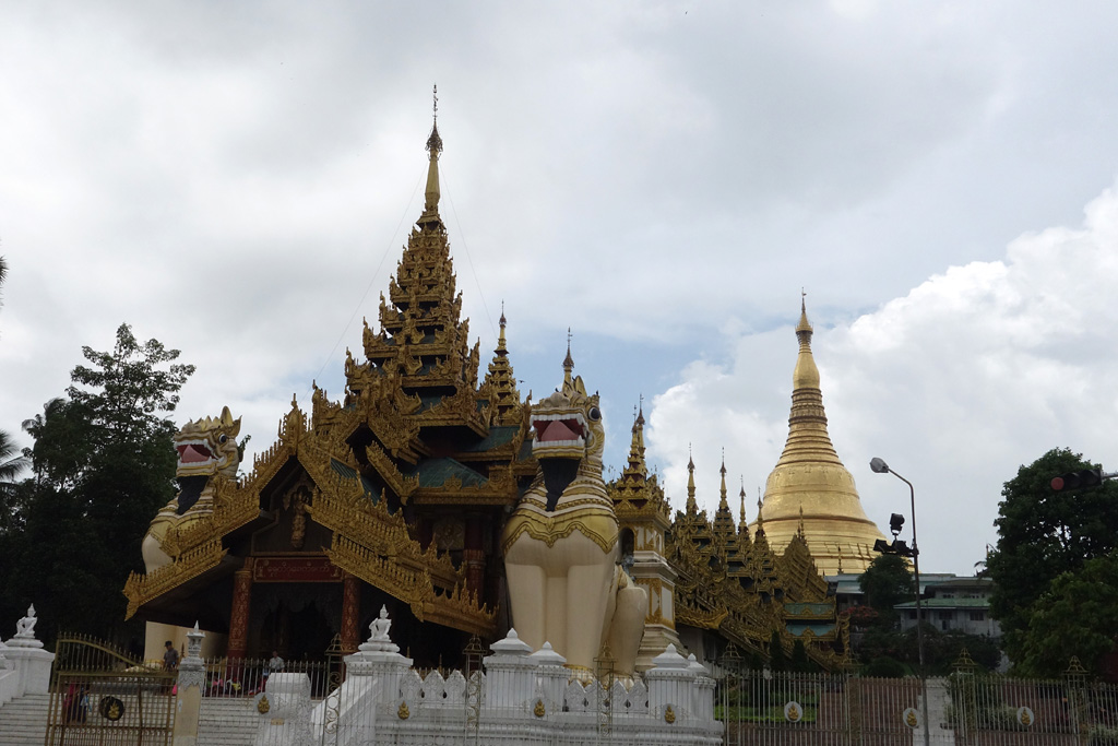 Shwedagon Pagoda - Südeingang