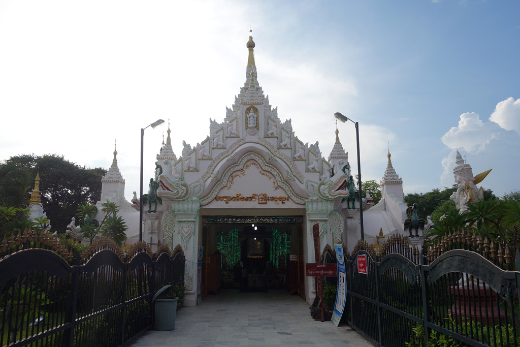 Kyauk Taw Ghy Pagoda - Eingang