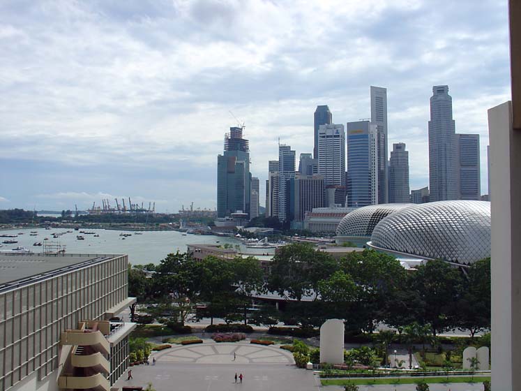 Skyline und Hafen im Hintergrund - Singapur