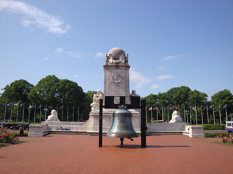Freedom Bell - Freiheitsglocke - Christopher Columbus Monument - Washington